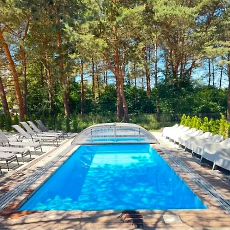 Apartament Bangu Apartamentai Su Sildomu Baseinu