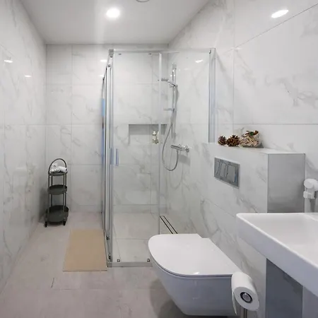 Bangu Apartamentai Su Sildomu Baseinu