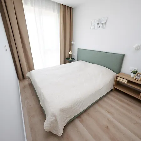 Bangu Apartamentai Su Sildomu Baseinu * 帕兰加